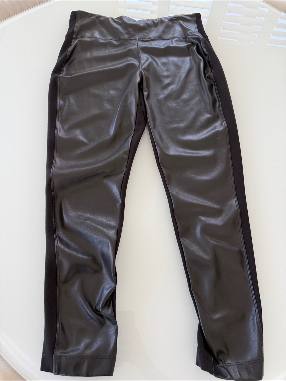 Calvin Klein Women’s Front Black Faux Leather Pants L